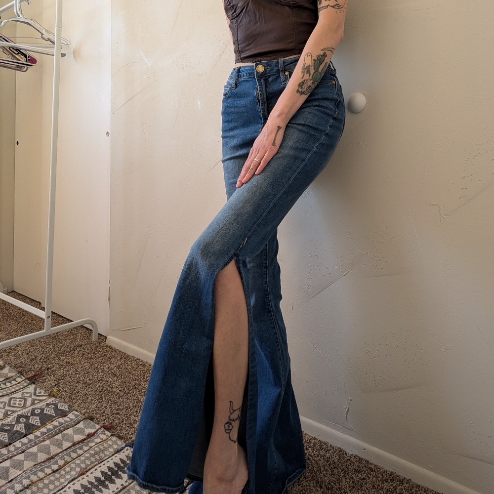 Slit Leg Bell Bottom/Flare Jeans